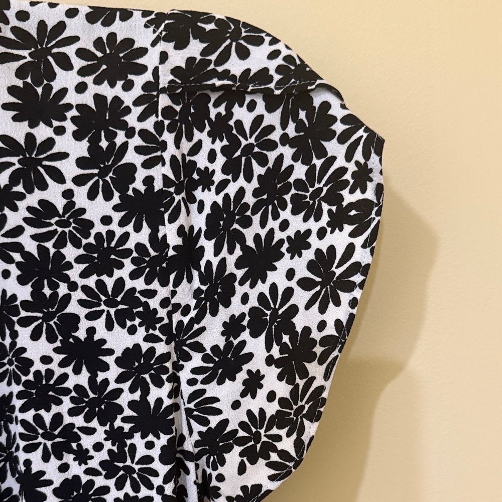 LOFT Women’s Monochrome Floral Romper women’s boho Romper Size 4 - Picture 8 of 9